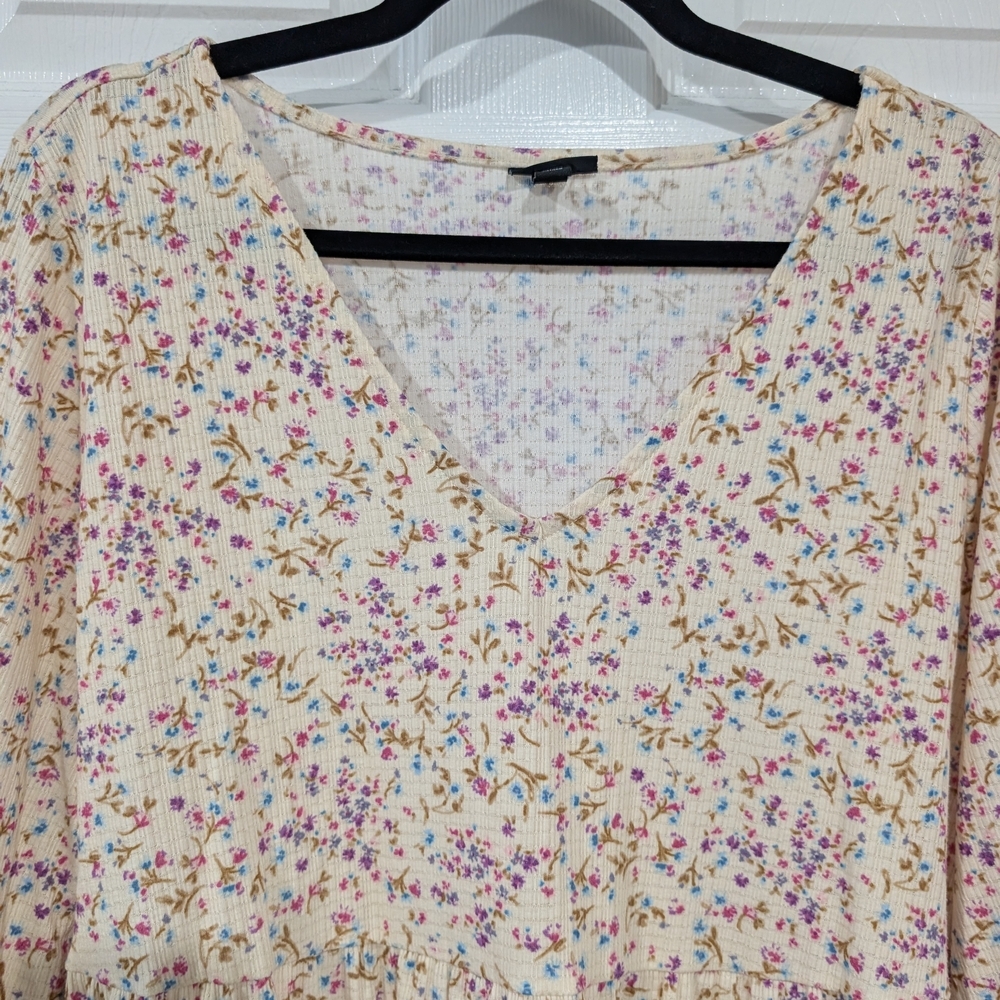 Torrid Floral Texture Jersey V-Neck Long Sleeve Tiered Top in Size 2 (18/20) - Picture 7 of 14